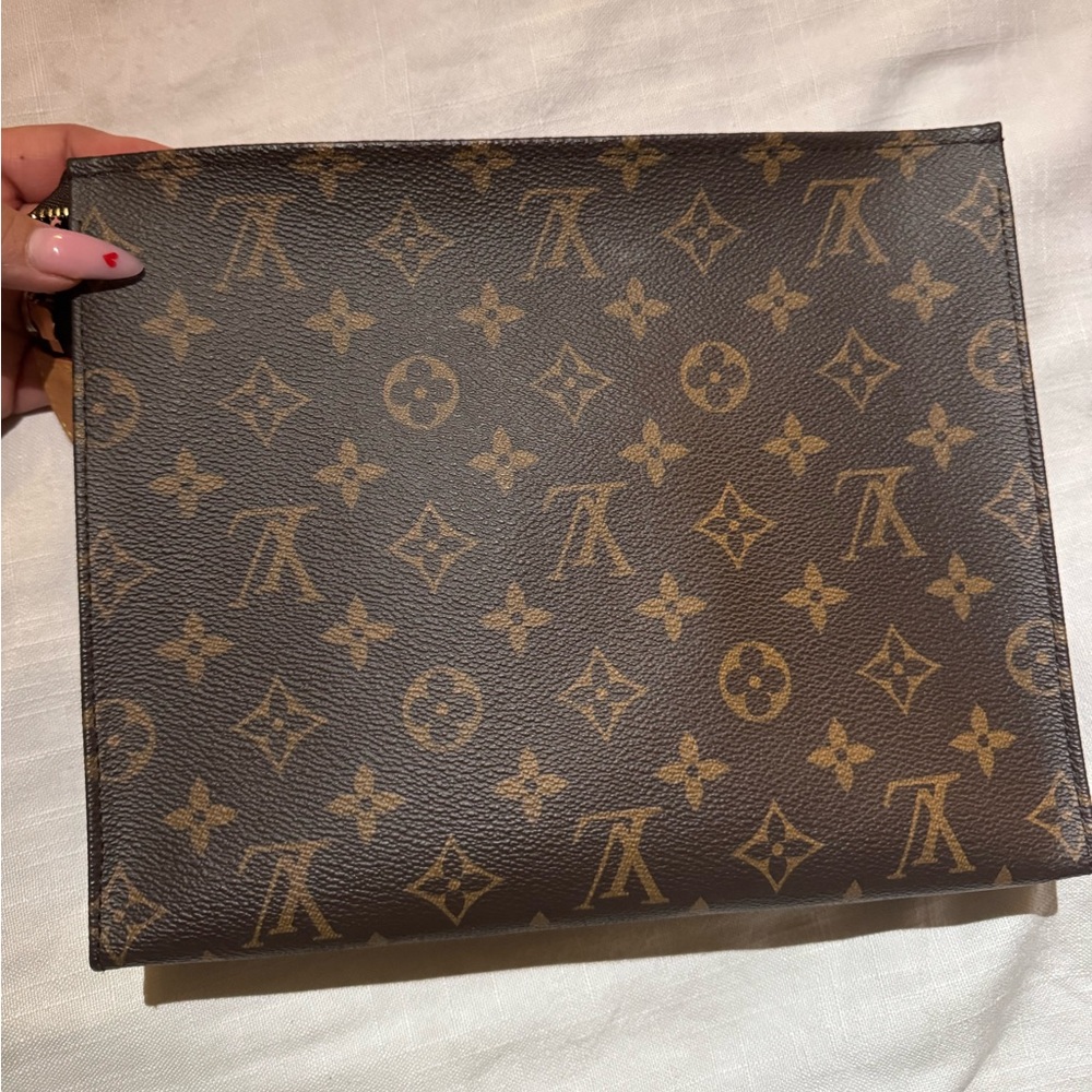 Lv toiletry pouch 26